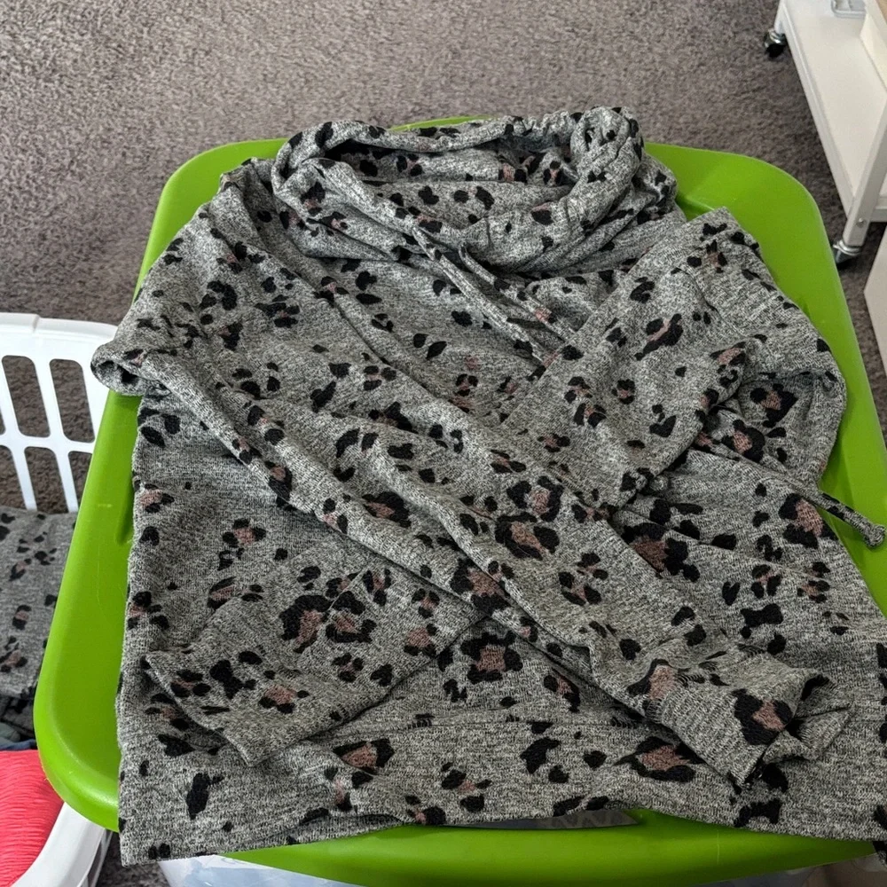 Maurices Gray Animal Print Set - Picture 9 of 14